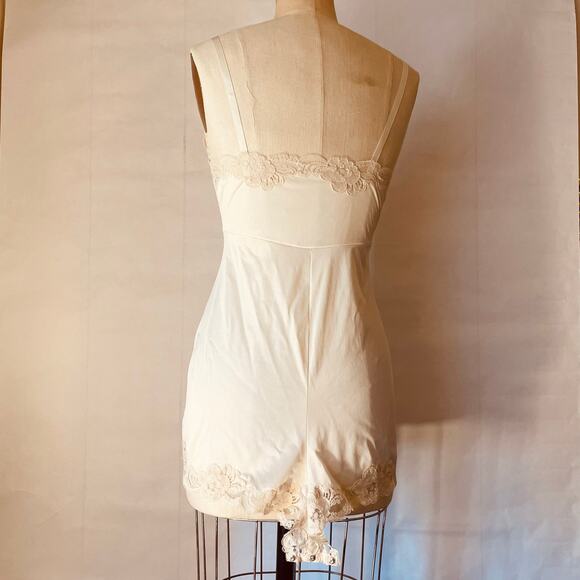 Vintage Van Raalte Teddy / Leotard / Romper / Singlet in Lace and Nylon Sz 32 /S - Picture 8 of 16